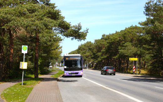 mit öffentlichen Verkehrsmitteln